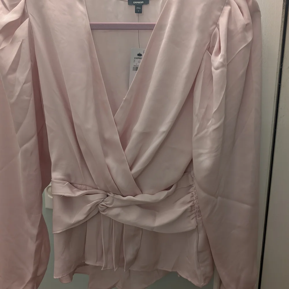 Express Pink Blouse. NWT - Picture 5 of 8